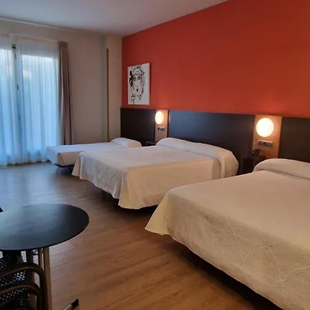 Maritimo Ris Con Garaje מלון