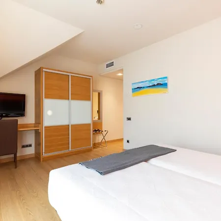 Hotel Maritimo Ris Con Garaje 3*