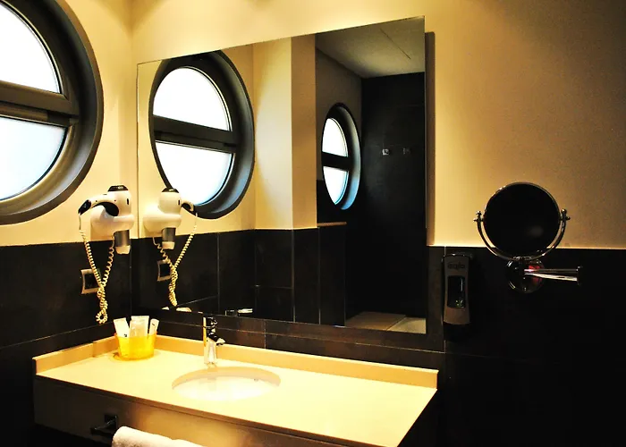 Hotel Maritimo Ris Con Garaje 3*